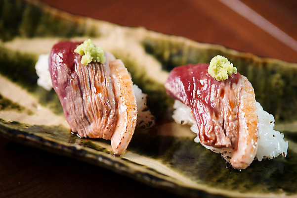 포토 JPG 접시 음식 실내 육류 근접촬영 사람없음 아웃포커스 초밥 고추냉이 일본음식 국내포토 식기 뷰포인트 식재료 촬영기법 내부 양념 파일형식