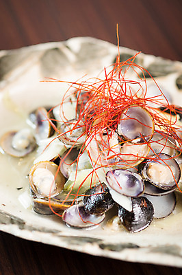 포토 JPG 접시 음식 조개 실내 근접촬영 사람없음 아웃포커스 해물요리 해산물 실고추 일본음식 국내포토 식기 뷰포인트 고추 어패류 촬영기법 내부 파일형식