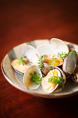 포토 JPG 접시 음식 잎 조개 실내 근접촬영 사람없음 해산물 조개탕 일본음식 국내포토 식물 식기 뷰포인트 어패류 내부 탕 파일형식