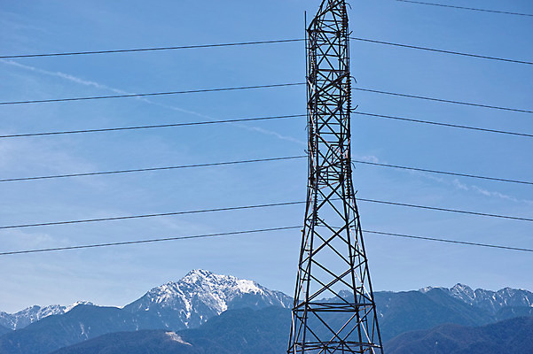 포토 JPG 주간 구름 자연 하늘 산 풍경 사람없음 야외 전선 전봇대 철탑 미나미알프스 국내포토 자연요소 공공시설 탑 일본 생태계 파일형식