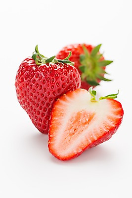 포토 JPG 과일 딸기 단면 실내 근접촬영 사람없음 아웃포커스 세개 제철과일 국내포토 뷰포인트 촬영기법 3 내부 제철 파일형식