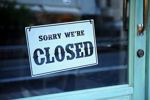 포토 JPG 주간 영어 창문 출입구 사람없음 야외 단어 문 상점 팻말 닫힘 국내포토 자연요소 문자 모션 프레임 파일형식