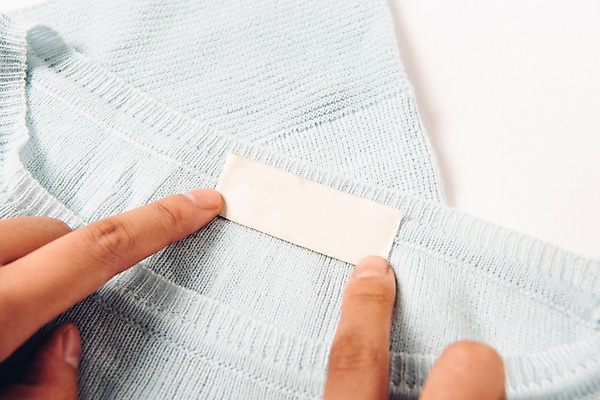 포토 JPG 스튜디오촬영 손 옷 백그라운드 프레임 실내 신체부위 라벨 공백 플랫 오브젝트 카피스페이스 국내포토 사람 내부 파일형식