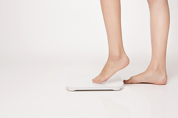 포토 JPG 여자 몸매관리 한명 서기 성인 옆모습 뷰티 하반신 체중계 각선미 의료성형뷰티 성인여자한명만 국내포토 1 뷰포인트 다이어트 모션 사람 여자한명만 성인여자만 파일형식