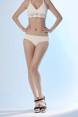 포토 JPG 스튜디오촬영 여자 허리손 실내 한명 서기 성인 앞모습 비키니 뷰티 하반신 각선미 의료성형뷰티 성인여자한명만 국내포토 1 수영복 뷰포인트 포즈 모션 사람 내부 여자한명만 성인여자만 파일형식