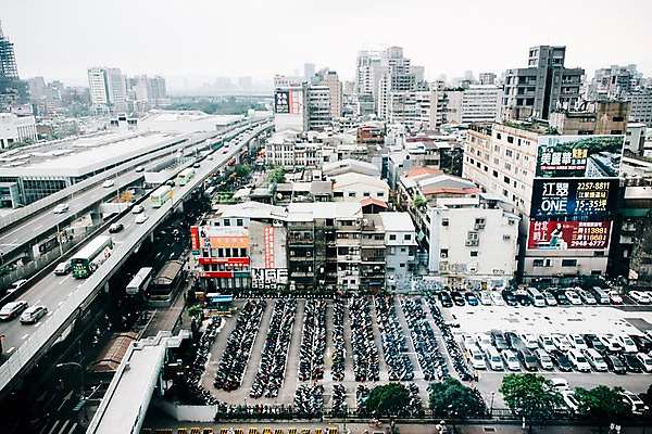 포토 JPG 주간 해외풍경 도로 자동차 사람없음 야외 도시풍경 도시 대만 주차장 국내포토 자연요소 해외 아시아 길 육상교통 교통시설 풍경 파일형식