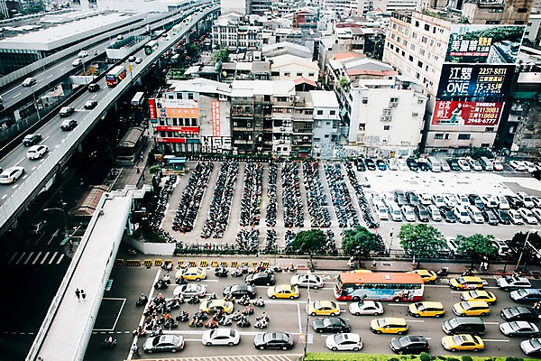 포토 JPG 주간 해외풍경 도로 자동차 사람없음 야외 도시풍경 도시 대만 주차장 국내포토 자연요소 해외 아시아 길 육상교통 교통시설 풍경 파일형식