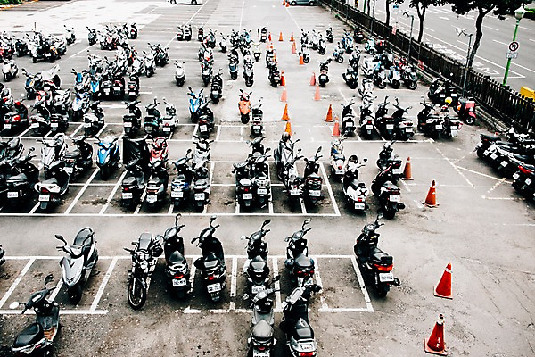 포토 JPG 주간 해외풍경 사람없음 야외 오토바이 대만 주차장 국내포토 자연요소 해외 아시아 풍경 바이크 파일형식
