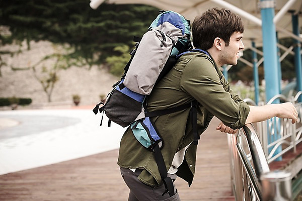 포토 JPG 주간 서양인 외국인 응시 남자 여행 한명 서기 상반신 20대 성인 야외 옆모습 즐거움 춘천 소양강댐 성인남자한명만 국내포토 자연요소 1 시선 감정 뷰포인트 모션 사람 인종 청년 댐 강원도 남자한명만 성인남자만 파일형식