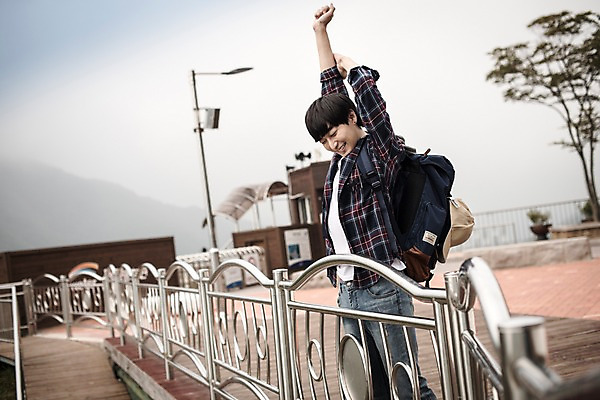 포토 JPG 주간 남자 여행 배낭 한명 서기 상반신 20대 성인 야외 옆모습 한국인 즐거움 기지개 춘천 소양강댐 성인남자한명만 국내포토 자연요소 1 감정 뷰포인트 가방 모션 사람 동양인 청년 댐 강원도 남자한명만 성인남자만 파일형식