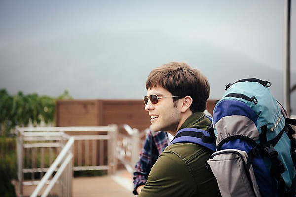 포토 JPG 주간 서양인 외국인 응시 남자 여행 한명 서기 상반신 20대 성인 야외 옆모습 즐거움 춘천 소양강댐 성인남자한명만 국내포토 자연요소 1 시선 감정 뷰포인트 모션 사람 인종 청년 댐 강원도 남자한명만 성인남자만 파일형식