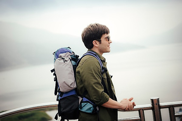 포토 JPG 주간 서양인 외국인 응시 남자 여행 한명 서기 상반신 20대 성인 야외 옆모습 즐거움 춘천 소양강댐 성인남자한명만 국내포토 자연요소 1 시선 감정 뷰포인트 모션 사람 인종 청년 댐 강원도 남자한명만 성인남자만 파일형식