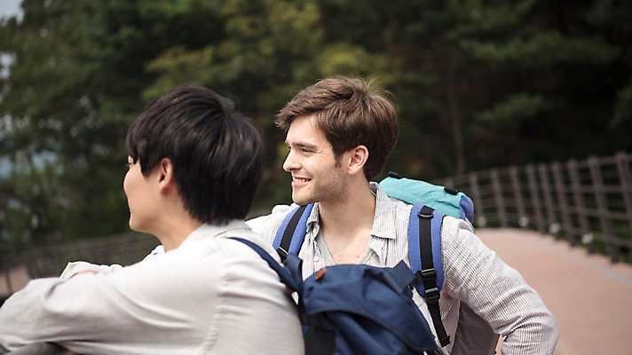 포토 JPG 주간 서양인 외국인 응시 남자 여행 서기 상반신 20대 성인 야외 두명 옆모습 친구 우정 한국인 즐거움 춘천 성인남자만 의암호 브로맨스 국내포토 자연요소 시선 감정 호수 뷰포인트 관계 모션 사람 동양인 인종 청년 강원도 남자만 성인만 파일형식