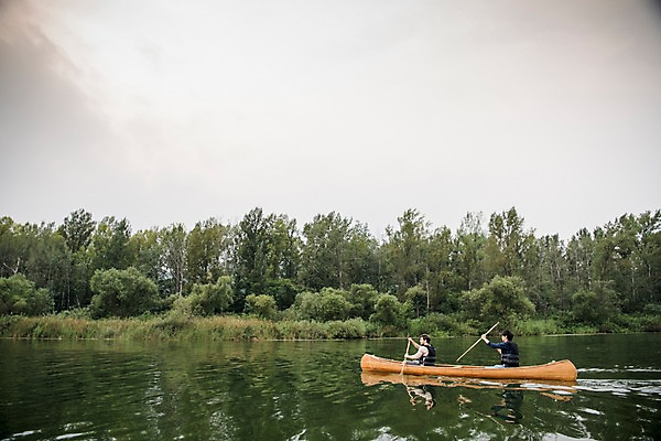 포토 JPG 주간 서양인 외국인 나무 남자 여행 앉기 상반신 20대 성인 야외 두명 옆모습 강 우정 한국인 체험 즐거움 카누 춘천 성인남자만 브로맨스 국내포토 자연요소 식물 감정 뷰포인트 컨셉 관계 모션 사람 동양인 인종 청년 친구 수상스포츠 강원도 남자만 성인만 파일형식