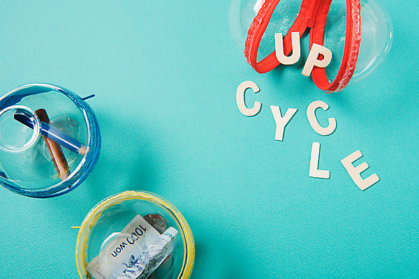 포토 JPG 스튜디오촬영 실내 사람없음 자연보호 환경 그린캠페인 재활용 에코 페트병 필통 동전지갑 업사이클링 국내포토 캠페인 자연 학용품 내부 지갑 보호 친환경 병_담는 파일형식