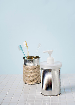 포토 JPG 스튜디오촬영 실내 사람없음 자연보호 환경 그린캠페인 재활용 칫솔 에코 샴푸 샴푸용기 칫솔꽂이 업사이클링 디스펜서 국내포토 캠페인 자연 내부 위생용품 용기_그릇 보호 친환경 꽂이 파일형식