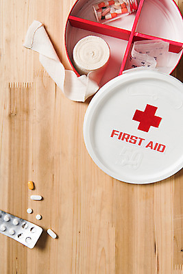 포토 JPG 스튜디오촬영 실내 사람없음 약 자연보호 환경 그린캠페인 재활용 구급상자 플라스틱 에코 붕대 업사이클링 국내포토 캠페인 의학 자연 재질 내부 의료용품 보호 친환경 파일형식