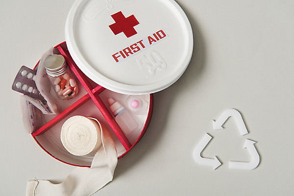 포토 JPG 스튜디오촬영 실내 사람없음 약 자연보호 환경 그린캠페인 재활용 구급상자 플라스틱 에코 붕대 업사이클링 국내포토 캠페인 의학 자연 재질 내부 의료용품 보호 친환경 파일형식