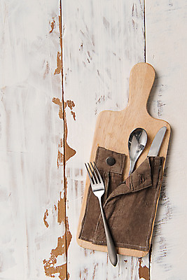 포토 JPG 스튜디오촬영 포크 도마 실내 사람없음 자연보호 환경 숟가락 그린캠페인 재활용 나이프 에코 업사이클링 국내포토 식기 캠페인 자연 주방용품 수저 내부 칼 보호 친환경 파일형식