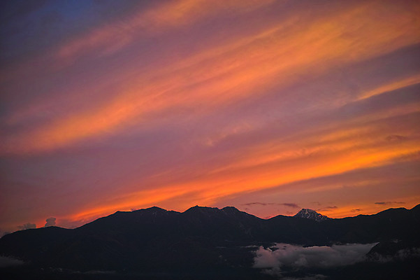 포토 JPG 구름 실루엣 자연현상 자연 하늘 산 풍경 사람없음 야외 노을 일몰 미나미알프스 국내포토 자연요소 촬영기법 일본 생태계 파일형식