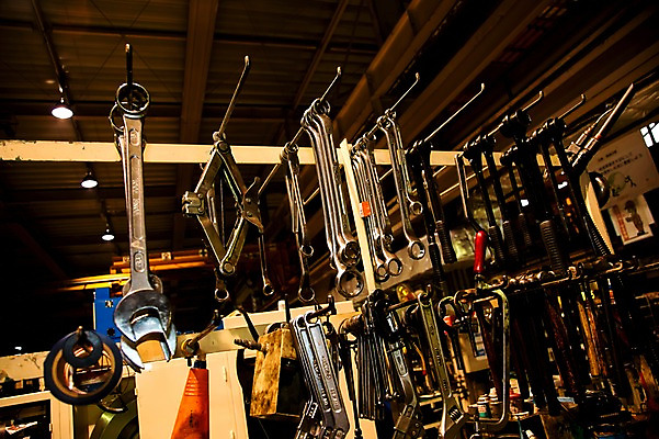 포토 JPG 공장 실내 사람없음 금속 전시 공구 오브젝트 걸림 국내포토 공업 모션 재질 내부 도구 파일형식