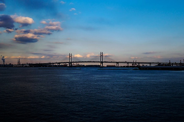 포토 JPG 주간 구름 바다 하늘 풍경 사람없음 야외 노을 일본 다리 도시 요코하마 가교 국내포토 자연요소 건축물 아시아 파일형식