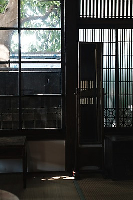 포토 JPG 나무 창문 실내 사람없음 일본 일본건축 전신거울 일본가옥 국내포토 식물 아시아 내부 동양건축 거울 일본전통 파일형식