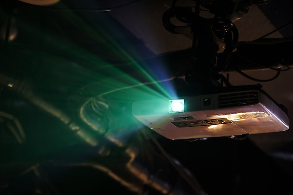 포토 JPG 실내 사람없음 빛 어둠 기계 오브젝트 빔프로젝트 국내포토 내부 파일형식