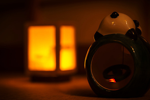 포토 JPG 조명 실내 사람없음 아웃포커스 장식 오브젝트 모기향 국내포토 촬영기법 내부 파일형식