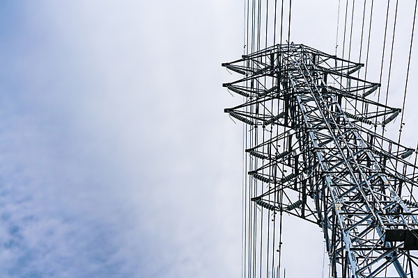 포토 JPG 주간 구름 로우앵글 백그라운드 하늘 사람없음 야외 전선 전봇대 철탑 국내포토 자연요소 공공시설 뷰포인트 탑 파일형식