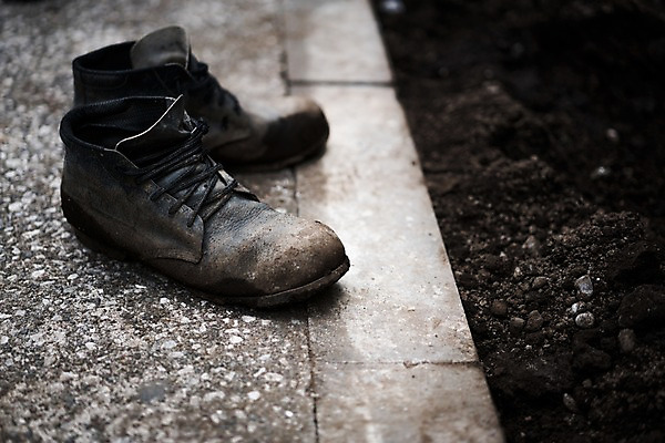 포토 JPG 주간 신발 거리 사람없음 야외 흙 빈티지 한켤레 땅바닥 국내포토 자연요소 1 컨셉 바닥 파일형식