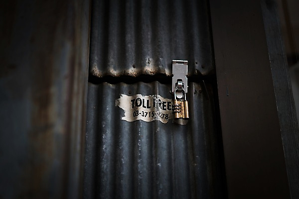 포토 JPG 자물쇠 사람없음 아웃포커스 잠김 빈티지 부식 철문 번호자물쇠 국내포토 컨셉 촬영기법 문 파일형식