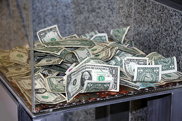 포토 JPG 해외이미지 1 백그라운드 컨셉 돈 비즈니스 선물 사람없음 금융 상자 달러 동전 쪽지 저축 변화 재산 컨테이너 소중 주기 기부 계산서 센트 지원 헬프 자선단체 해외202004 해외포토 산업 모션 경제 도움 그룹 자선 파일형식 이미지허브