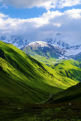 포토 JPG 해외이미지 구름 전통 여행 백그라운드 자연 하늘 날씨 산 풍경 사람없음 야외 세로 초록색 여름 파란색 컬러풀 얼음 봄 시골 신선 맛 땅 언덕 시설 빙하 절정 눈내림 해외202004 해외포토 자연요소 계절 컬러 컨셉 눈_날씨 생태계 파일형식 이미지허브