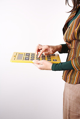 포토 JPG 해외이미지 직업 손 컨셉 돈 비즈니스 사업가 손가락 직장 사람없음 금융 경제 사무실 숫자 노란색 스크린 쪽지 공백 계산기 흰색 타이핑 키보드 업무 비즈니스우먼 수학 계산 재산 주식 플러스 종업원 투자 전자 5 이익 대출 경영 수입 카운트 카피스페이스 해외202004 해외포토 문자 기호 여자 컬러 회사 교과목 문구용품 신체부위 장비 작업 직장인 파일형식 이미지허브