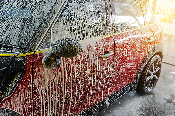 포토 JPG 해외이미지 손 외관 백그라운드 비즈니스 창문 교통시설 자동차 유리 노동자 사람 사람없음 야외 물 빛 검은색 거품 장비 젖음 흰색 업무 역 씻기 빨래 서비스 비누 분무기 청소부 돌봄 자동 차고 해외202004 해외포토 자연요소 직업 육상교통 컬러 교통 가사 모션 재질 신체부위 위생용품 청결 작업 시설 파일형식 이미지허브