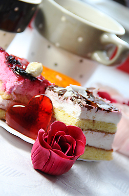 포토 JPG 해외이미지 열매 꽃잎 꽃 음식 분홍색 꽃다발 결혼 탁자 결혼식 휴가 디저트 발렌타인데이 선물 사랑 사람없음 내부 장식 컵 빨간색 장미 케이크 요식업 축제 흰색 하트 축하 화려 고급 차 달콤 맛 배열 심볼 크림 열정 특별함 해외202004 해외포토 모양 식물 식기 감정 산업 음료 컬러 가구 컨셉 데이이벤트 이벤트 파일형식 이미지허브