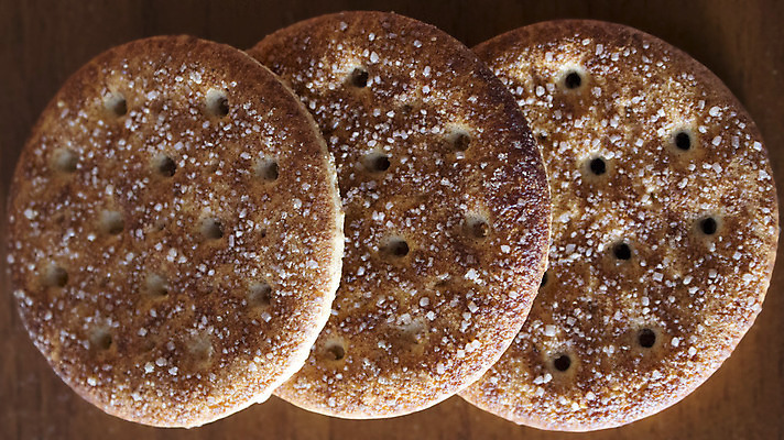 포토 JPG 해외이미지 전통 음식 백그라운드 탁자 디저트 사람없음 장식 가로 갈색 쿠키 과자 케이크 식사 빵집 신선 황금 달콤 상품 설탕 굽기 심플 시나몬 해외202004 해외포토 컬러 가구 상점 맛 구이 파일형식 이미지허브