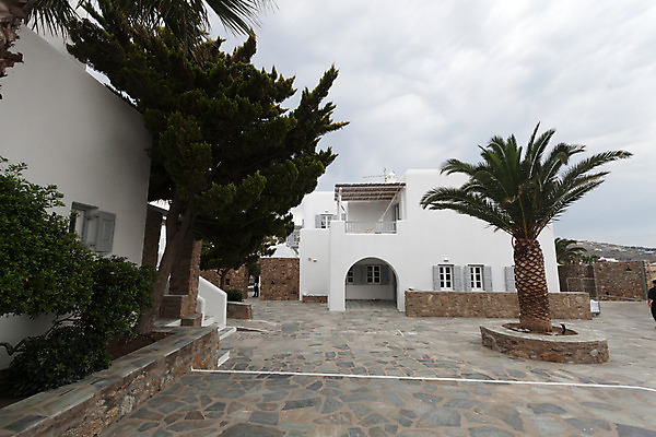 포토 JPG 해외이미지 전통 유럽 문화 섬 여행 건축양식 호텔 휴가 주택 사람없음 건물 마을 흰색 고급 지중해 빌라 그리스 휴양지 타운 산토리니 그리스인 미코노스섬 해외202004 해외포토 서양인 건축물 건축 나라 바다 컬러 컨셉 숙소 장소 도시 파일형식 이미지허브