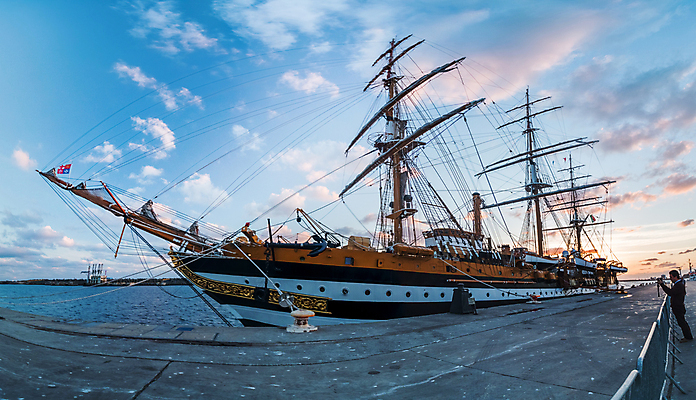 포토 JPG 해외이미지 밧줄 바다 여행 요트 하늘 항해 이벤트 사람없음 야외 세로 물 파란색 탑 항구 맑음 기쁨 흰색 깃발 보트 정상 큼 포르투갈 묘사 함선 해군 선원 돛대 전국 해외202004 해외포토 자연요소 건축물 감정 유럽 줄 컬러 배_교통 교통시설 날씨 군대 크기 파일형식 이미지허브