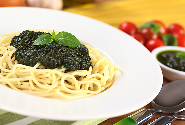 포토 JPG 해외이미지 접시 음식 잎 파스타 스파게티 요리 사람없음 가로 초록색 사진촬영 식사 저녁식사 이탈리아 신선 고명 강의 허브 준비 날것 바질 점심식사 채식주의자 해외202004 해외포토 식물 식기 유럽 컬러 서양음식 촬영 채식 파일형식 이미지허브