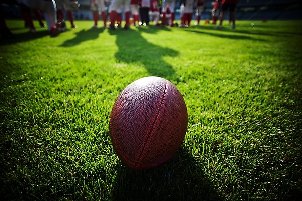 포토 JPG 해외이미지 직업 전통 계절 스포츠 백그라운드 공 사람없음 달리기 갈색 축구 어둠 경쟁 경기장 장비 가을 게임 깃발 우승 사발 던지기 심판 바느질 가죽 가득함 묘사 질감 점수 통과 때리기 분실 승자 어려움 울퉁불퉁 착륙 쿼터백 플레이어 해외202004 해외포토 컬러 컨셉 스포츠시설 모션 놀이 구기 최고 사기그릇 파일형식 이미지허브