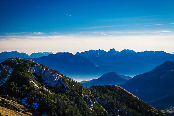 포토 JPG 해외이미지 길 자동차 하늘 산 파노라마 사람없음 여름 파란색 태양 걷기 봄 가을 흰색 정상 숲 알프스 장면 바이에른 해외202004 해외포토 자연요소 계절 유럽 육상교통 컬러 모션 독일 촬영기법 파일형식 이미지허브