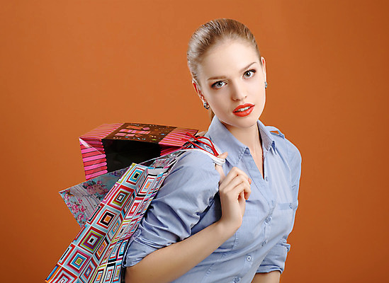 포토 JPG 해외이미지 백인 1 응시 드레스 여자 행복 유럽 얼굴 포즈 백그라운드 셔츠 가방 휴가 기념 선물 한명 서기 사람 빨간색 쇼핑 유행 세일 우주 상점 축하 잡기 우아함 자르기 고립 넘어짐 유일 차단 해외202004 해외포토 서양인 시선 잡화 옷 감정 나라 컬러 컨셉 상의 모션 신체부위 파일형식 이미지허브