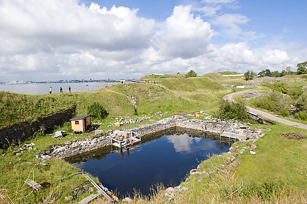 포토 JPG 해외이미지 무기 바다 섬 하늘 핀란드 사람없음 물 항구 총 만 성 역사 재산 보호 박물관 군용 전쟁 육군 포트 다도해 스칸디나비아 옛날 철강 헬싱키 해외202004 해외포토 자연요소 건축물 컨셉 교통시설 군대 북유럽 금융 파일형식 이미지허브