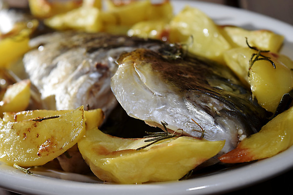 포토 JPG 해외이미지 접시 음식 바다 다이어트 감자 건강 어류 요리 사람없음 초록색 주방 식당 식사 저녁식사 튀김 흰색 신선 조미료 그릴 굽기 레몬 해산물 도미 후추 점심식사 해외202004 해외포토 식기 컬러 채소 과일 주방용품 상점 수중동물 구이 향신료 향미료 파일형식 이미지허브