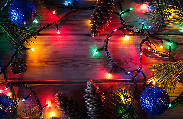 포토 JPG 해외이미지 나무 전통 백그라운드 크리스마스 겨울 오렌지 공 탁자 휴가 조명 새로움 사람없음 목재 장식 빨간색 초록색 파란색 빛 컬러풀 노란색 화환 시골 소나무 연도 전나무 원뿔 빛망울 강렬 그런지 옛날 해외202004 해외포토 도형 식물 계절 기념일 꽃 컬러 가구 컨셉 과일 재료 파일형식 이미지허브