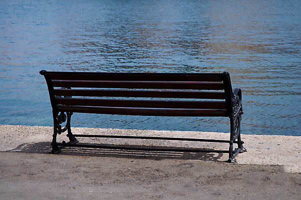 포토 JPG 해외이미지 공원 바다 벤치 자연 하늘 풍경 사람없음 야외 물 파란색 반사 평화 침묵 장면 넘어짐 영원 수평선 해외202004 해외포토 자연요소 공공시설 컬러 컨셉 의자 모션 소리 생태계 파일형식 이미지허브