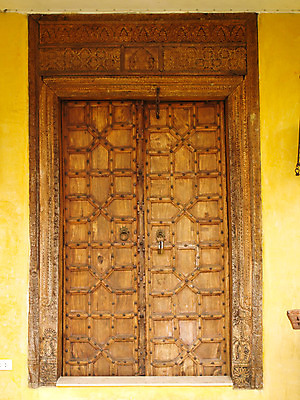 포토 JPG 해외이미지 디자인 외관 벽 조각 백그라운드 건축양식 날씨 출입구 안전 동양인 사람없음 야외 목재 노란색 문 금속 골동품 시골 화려 중세 역사 클래식 우아함 이슬람교 철 입장 질감 복고 잡동사니 사생활 옛날 스타일 해외202004 해외포토 나무 건축 종교 컬러 컨셉 재료 재질 인종 파일형식 이미지허브