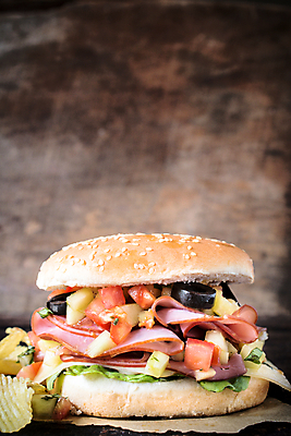 포토 JPG 해외이미지 접시 음료 음식 토마토 채소 오이 치즈 건조 패스트푸드 샌드위치 육류 사람없음 목재 우주 식사 공백 햄버거 정크푸드 상추 메뉴 올리브 햄 슬라이스 건강식 토막 번 인기 해외202004 해외포토 나무 식기 열매 빵 식재료 재료 유제품 인스턴트 파일형식 이미지허브